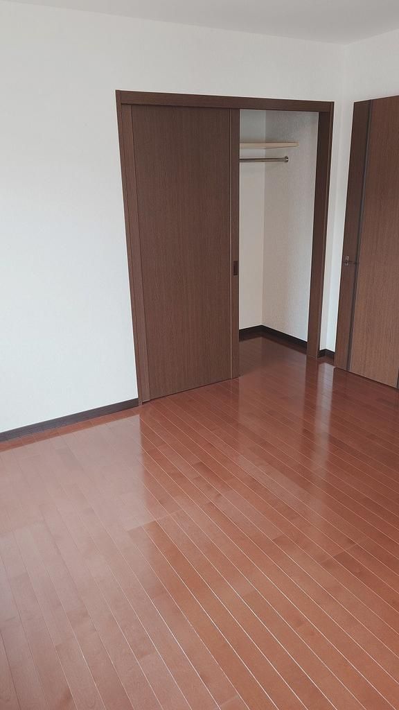 Renovated 4SLDK House for Sale in Toyonaka, Osaka - Thumbnail 3