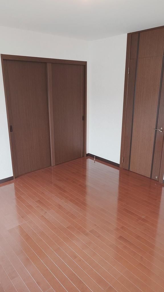 Renovated 4SLDK House for Sale in Toyonaka, Osaka - Thumbnail 2