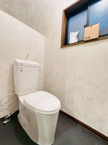 Renovated 4LDK House for Sale in Osaka's Kita Ward Near Tenjimbashisuji Rokuchome Station - Thumbnail 3