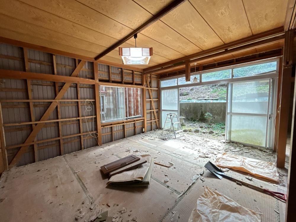 Renovated 3LDK House in Kanazawa with Seismic Upgrades & Garage - Thumbnail 2