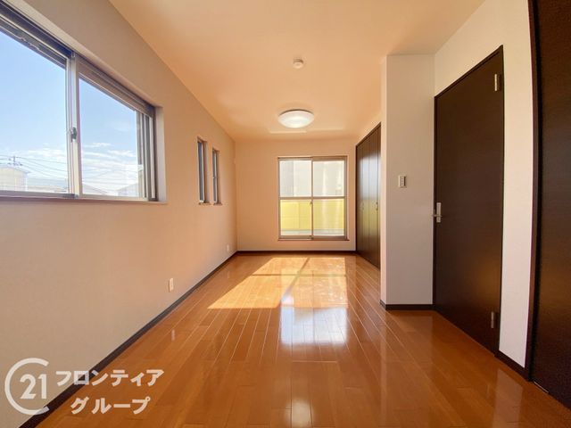 Renovated 4LDK House in Sakai, Osaka | Corner Lot, All-Electric - Thumbnail 3