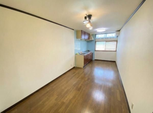 3LDK Detached House for Sale in Suminoe Ward, Osaka - Thumbnail 2