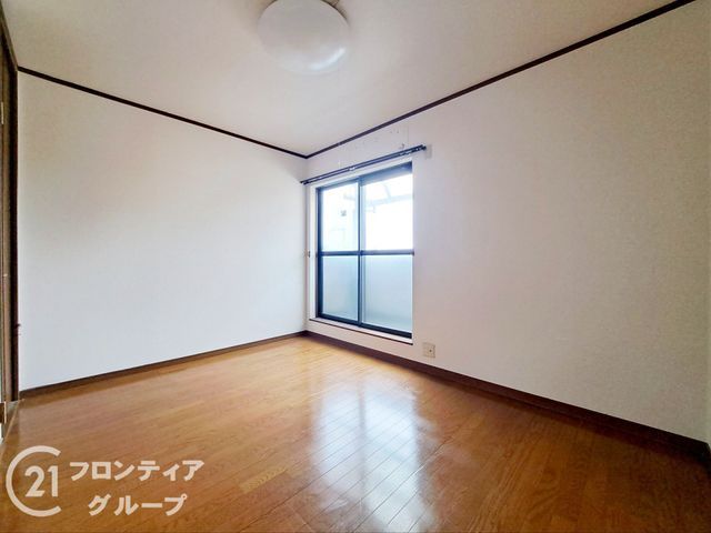 Wooden 4DK House for Sale in Higashinari Ward, Osaka - Thumbnail 2