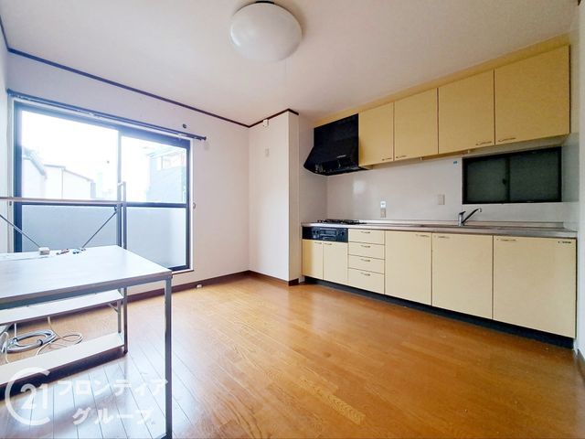 Wooden 4DK House for Sale in Higashinari Ward, Osaka - Thumbnail 3