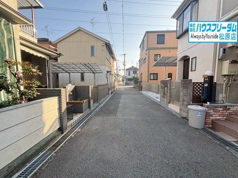 3LDK House for Sale in Matsubara City, Osaka - Thumbnail 2
