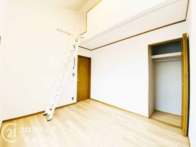 5LDK Modern House for Sale Near Doi Station, Moriguchi - Thumbnail 4