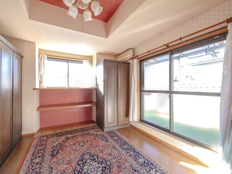 3LDK Detached House for Sale in Takatsuki, Osaka - Thumbnail 2