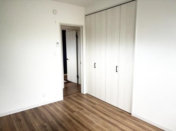 Spacious 3LDK Detached House with Garden in Izumisano, Osaka - Thumbnail 4