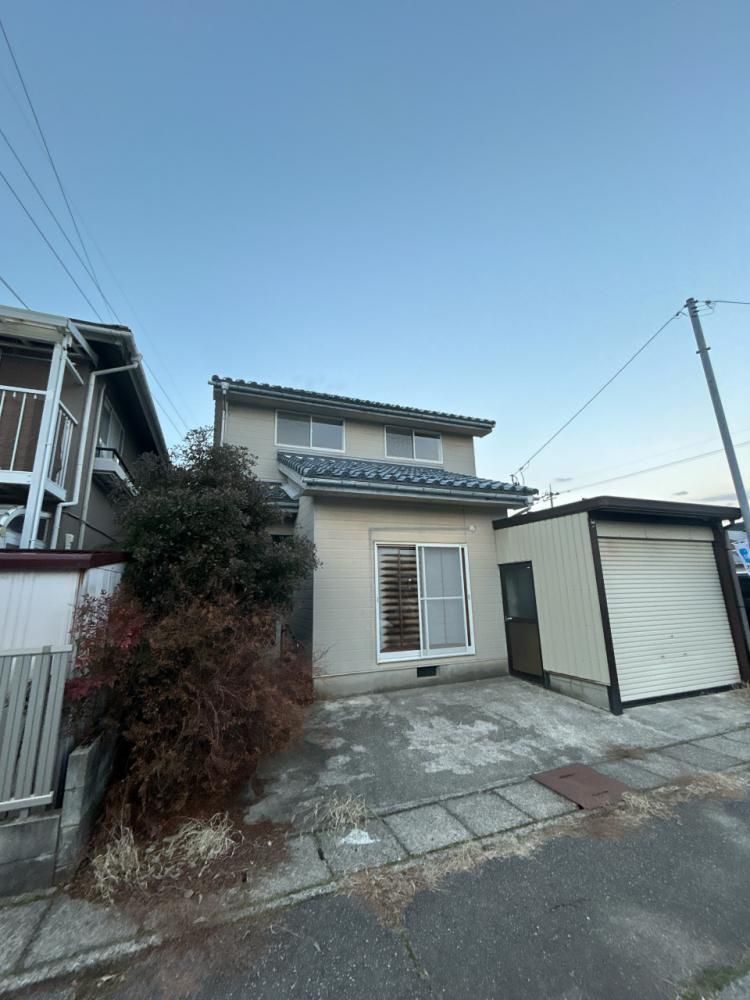 Renovated 3SLDK House with 3 Parking Spaces in Kanazawa - Thumbnail 2