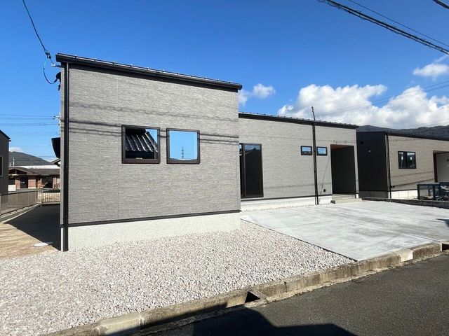 Modern 4LDK Single-Story House for Sale in Hofu, Yamaguchi - Thumbnail 2