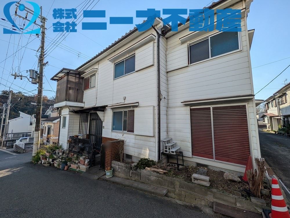 5LDK Corner Lot House for Sale in Kashiwara, Osaka - Thumbnail 2