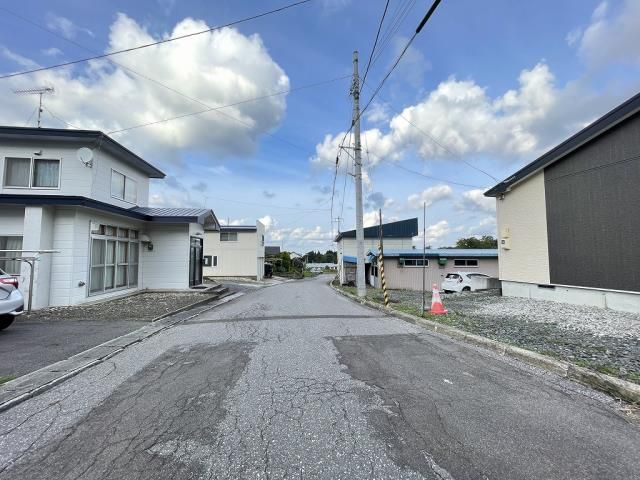 2015-Built Single-Story House with Large Garden in Hakodate - Thumbnail 3