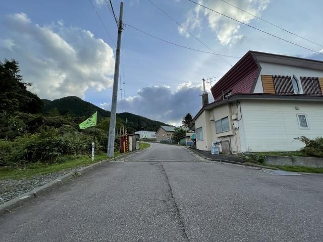 2015-Built Single-Story House with Large Garden in Hakodate - Thumbnail 2