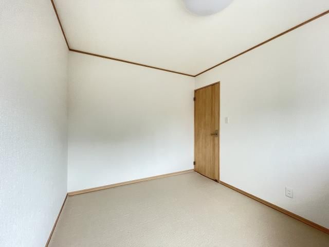 2015-Built Single-Story House with Large Garden in Hakodate - Thumbnail 4