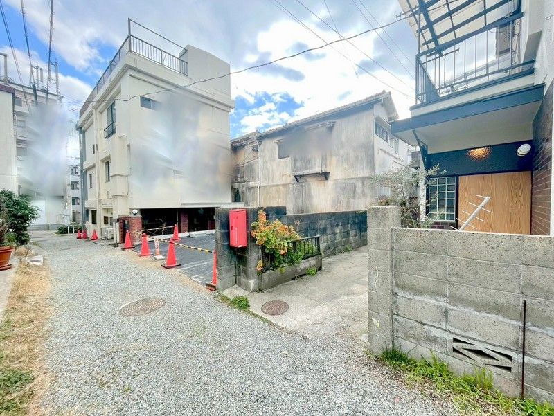 South-Facing 3DK House near Taki-no-chaya Station, Kobe - Thumbnail 3