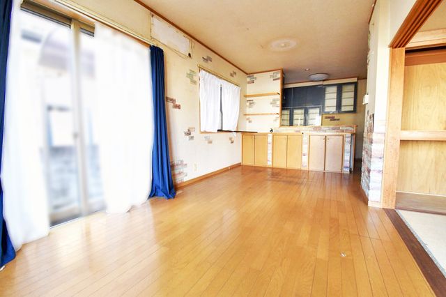 4LDK House for Sale in Himeji with Parking for 3 Cars - Thumbnail 4