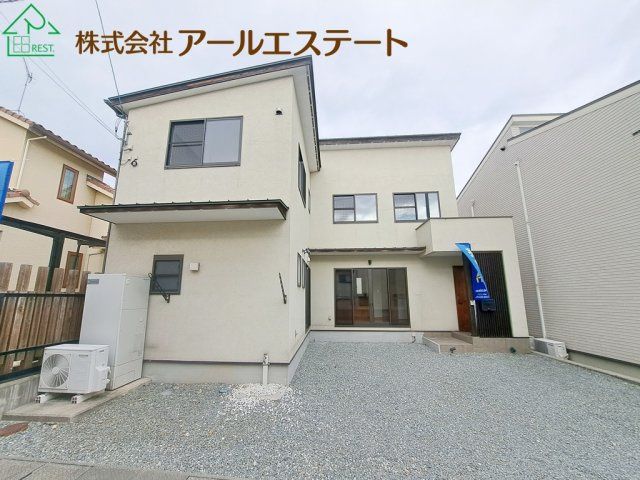 4LDK House for Sale in Himeji, 109m2, Near Station - Thumbnail 2
