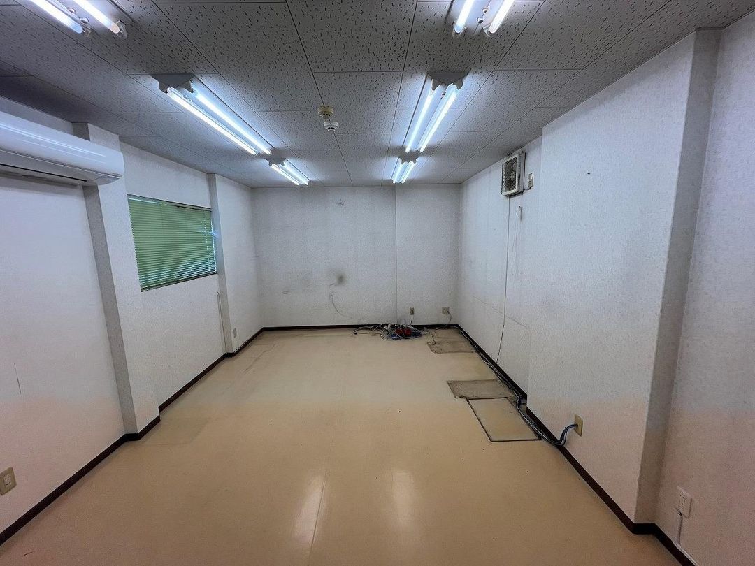 3-Story Steel House for Sale Near Kanzakigawa Station, Osaka - Thumbnail 4