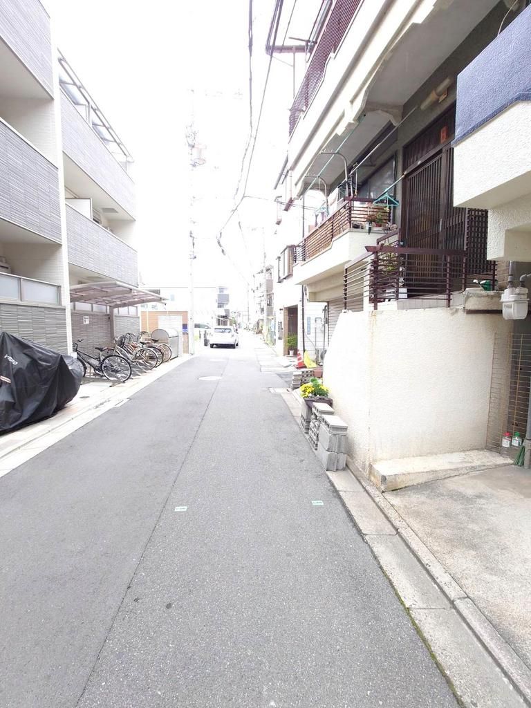 Renovated 3LDK House with Garage in Kadoma City, Osaka - Thumbnail 2
