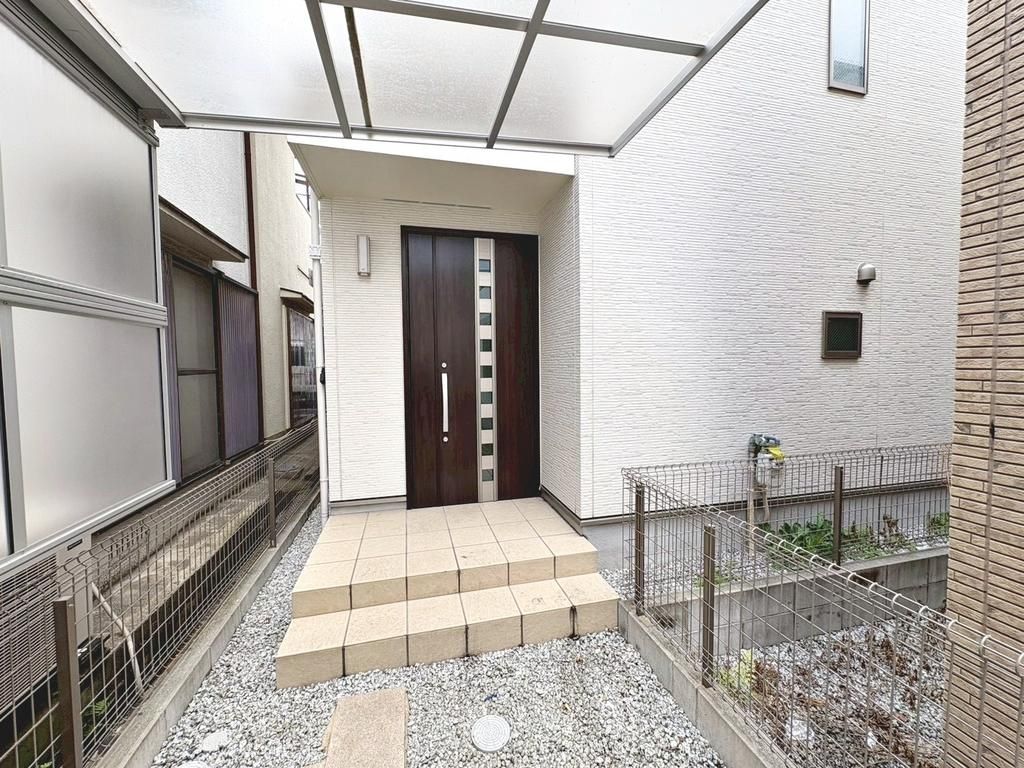 4LDK Detached House with Solar Panels for Sale in Sakai, Osaka - Thumbnail 3