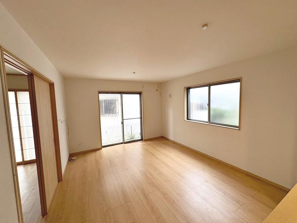 4LDK Detached House with Solar Panels for Sale in Sakai, Osaka - Thumbnail 4