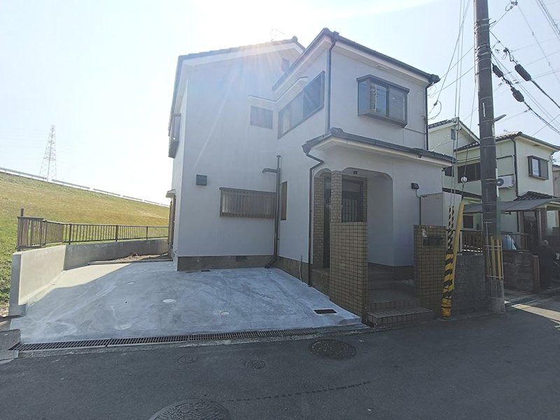 Renovated 3LDK House for Sale in Takatsuki, Osaka - Thumbnail 2