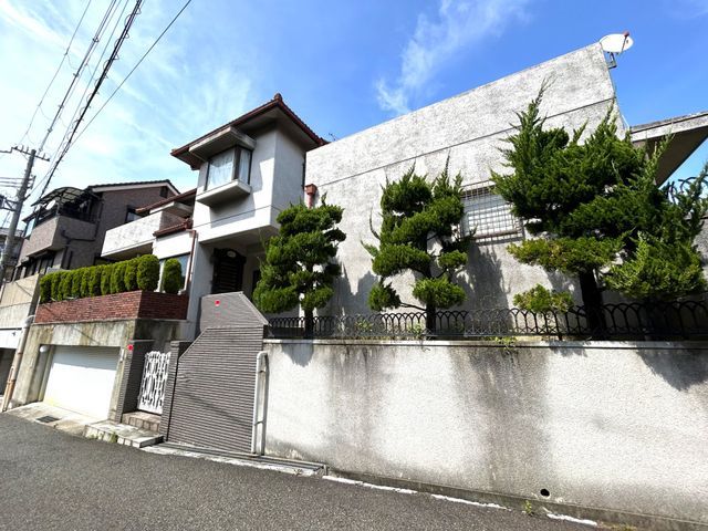 5SLDK RC House with Basement in Kobe Nagata | 371.56 sqm - Image 1