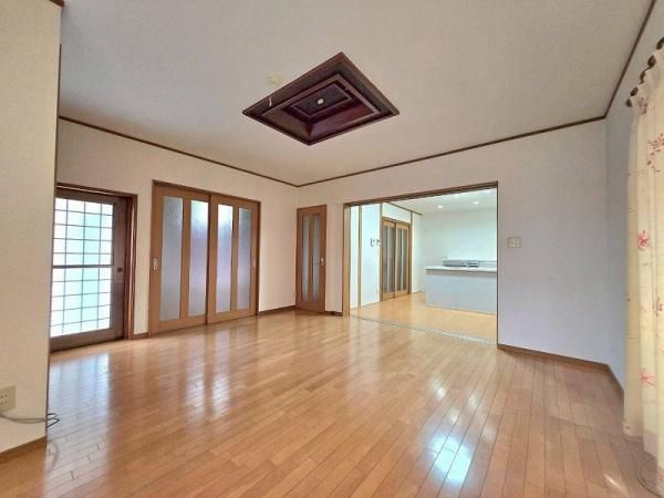 6LDK House for Sale in Yao, Osaka - 199m2 with Parking - Thumbnail 4