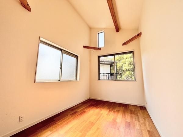 4LDK Family Home with 2 Car Parks in Kobe's Suma Ward - Thumbnail 2