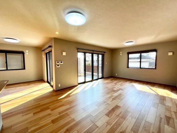 Modern 3LDK House in Kobe's Kita Ward | 2021 Build | 214㎡ Land - Thumbnail 2