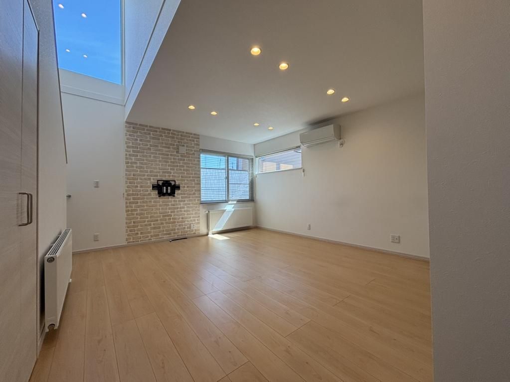 Modern 3LDK House for Sale in Higashi-ku, Sapporo - Thumbnail 2