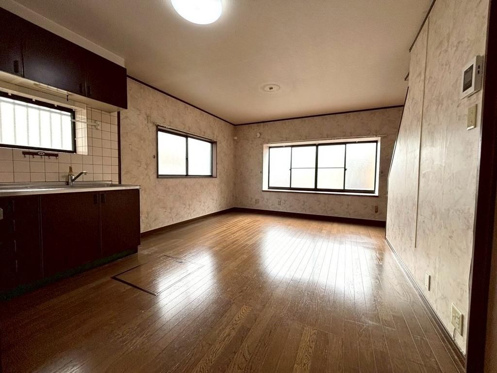 3LDK Wooden House for Sale in Ukyo Ward, Kyoto near Yamanouchi Station - Thumbnail 2