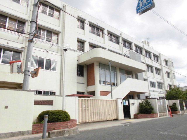 Renovated 5DK Detached House for Sale in Habikino, Osaka - Thumbnail 4