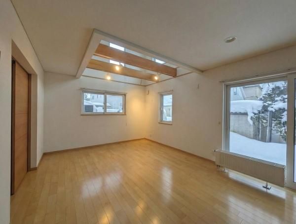 4LDK House with Carport in Kitahiroshima, 13 Min Walk to Station - Thumbnail 3