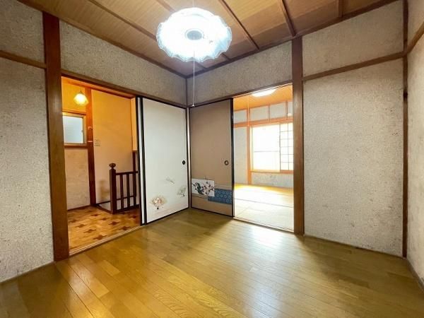 Renovated 5DK Corner Lot House for Sale in Fujiidera, Osaka - Thumbnail 2