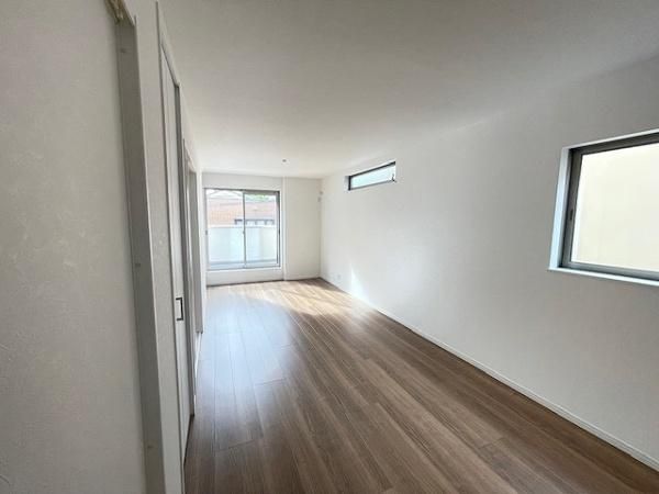 Modern 4LDK House for Sale Near Imazato Station, Osaka - Thumbnail 4