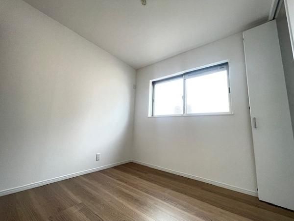 Modern 4LDK House for Sale Near Imazato Station, Osaka - Thumbnail 3