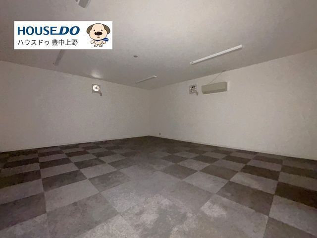 6DK Used House for Sale in Toyonaka, Osaka with 3 Car Parking - Thumbnail 3