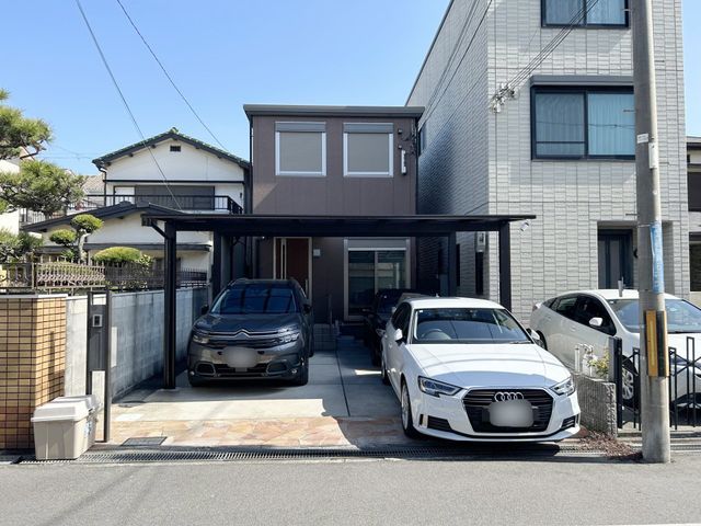 Modern 2LDK House Near Takaishi Station, Osaka | 3 Parking Spaces - Image 1
