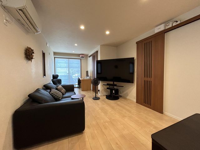 Modern 2LDK House Near Takaishi Station, Osaka | 3 Parking Spaces - Thumbnail 4