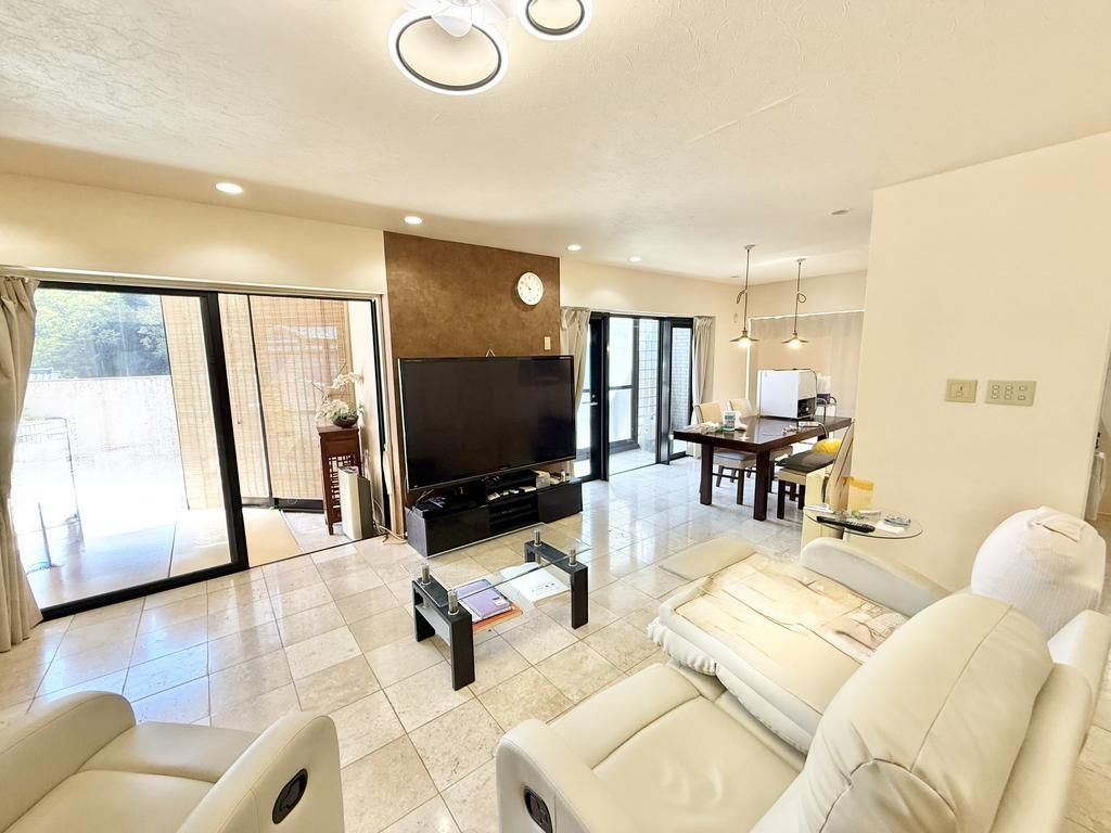 4LDK RC Home with Sunroom in Kagoshima City's Shiroyama-cho - Thumbnail 3