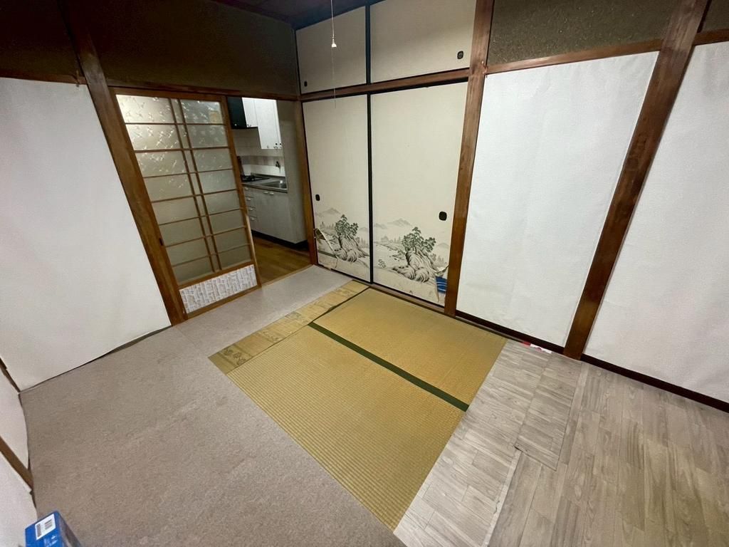 Osaka Nishinari 4K Terrace House for Sale Near Nishi-Tengachaya Station - Thumbnail 3