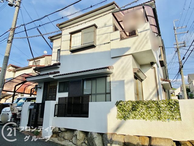 4LDK Corner Lot House for Sale in Shijonawate, Osaka - Thumbnail 3
