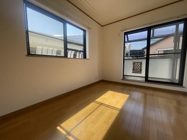 Renovated 4LDK House for Sale in Kobe's Kita Ward - Thumbnail 2