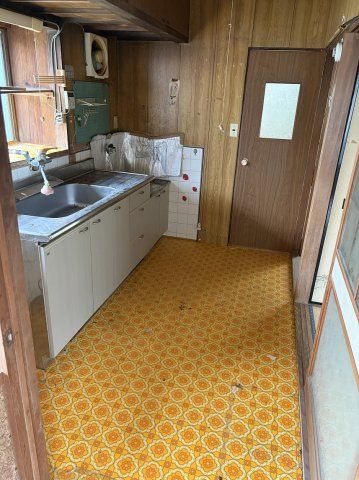 3K Vacant House Near Takihama Station in Matsuyama, Ehime - Thumbnail 3