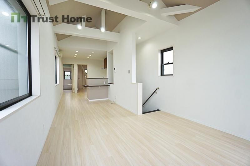 Renovated 4LDK Detached House in Kobe Hyogo Ward | 2680万 Yen - Thumbnail 2