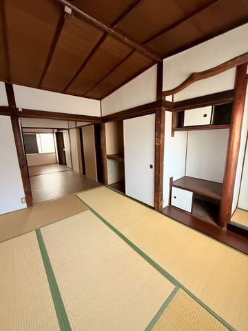 3DK Wooden House Near Yato Station, Higashiosaka for Sale - Thumbnail 3