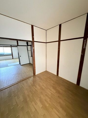 3DK Wooden House Near Yato Station, Higashiosaka for Sale - Thumbnail 4