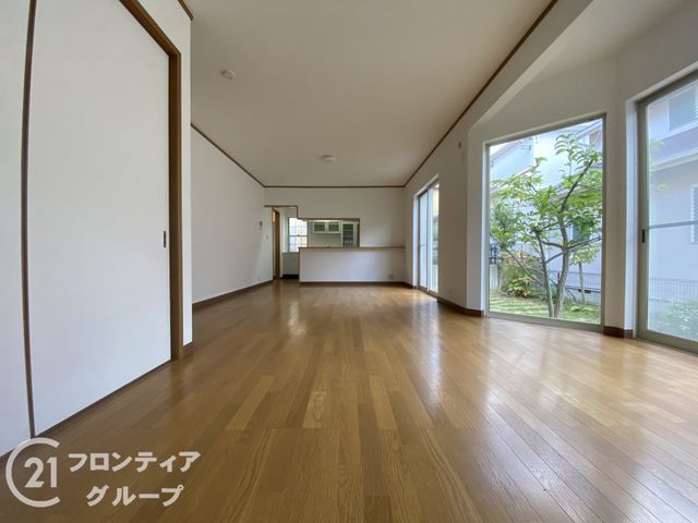 Renovated 4LDK House for Sale in Suma Ward, Kobe - Thumbnail 2