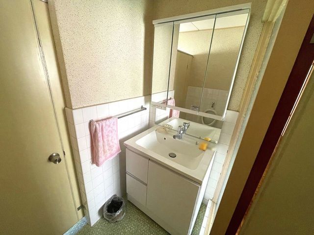 7SLDK Steel-Framed House with Large Garden in Katano, Osaka - Thumbnail 3